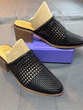 Time and Tru Black Woven Mule Heels memory foam insoles size 11, 2.5” block heel